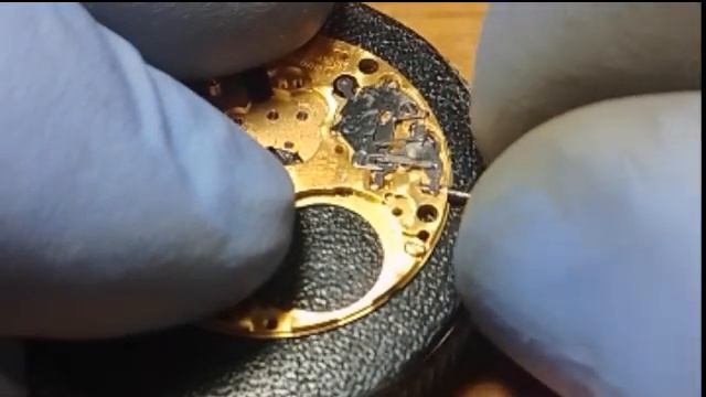 Снятие заводной головки и вала на ETA 210 001, removing the crown and s