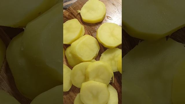 #Уткиная грудка с картошкой томленой в утином жиру.