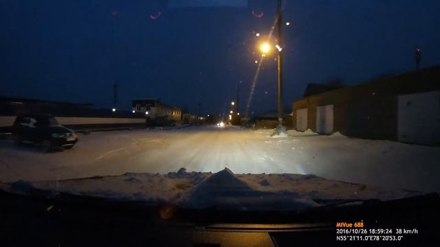 Видеорегистратор Mio MiVue 688 съёмка ночью