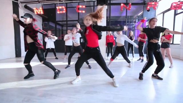 СЕРЕБРО НА ЛИЦО // ЛИНА МЖЕЛЬСКАЯ // GIRLY HIP-HOP