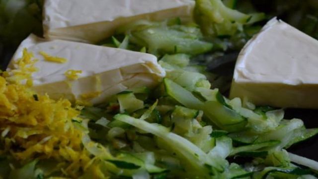 Филе скумбрии под шапочкой из цукини с сыром