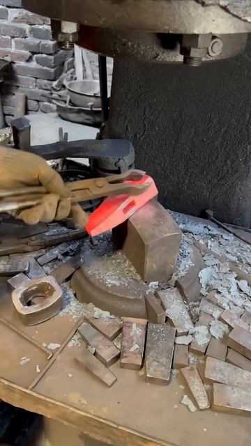 Forging a Hammer Head – Red-Hot Steel Shaped to Perfection ｜ So Satisfying 🔨