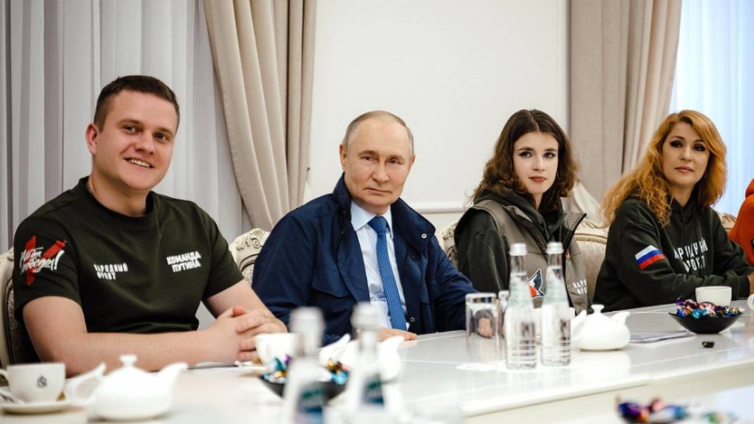 «Мы с вами команда»: о чем Путин говорил с волонтерами в Курской области