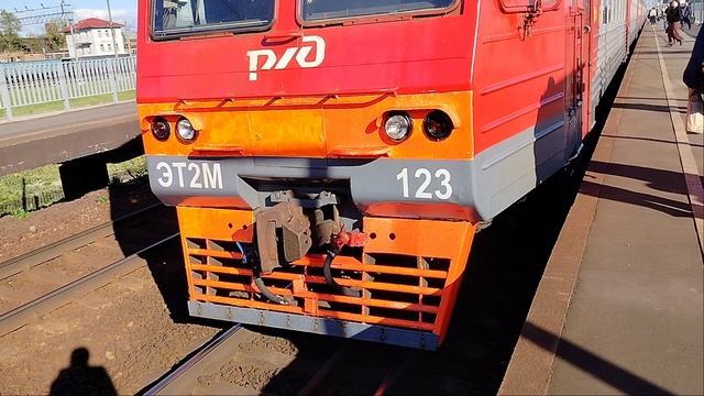 Электропоезд ЭТ2М-123 Сообщением С.Петербург-Тосно Прибывает на станцию Сортировочная Им. Морозова