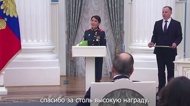 Президент России Владимир Путин наградил Звездой Героя России медсестру мотострелкового подразде...