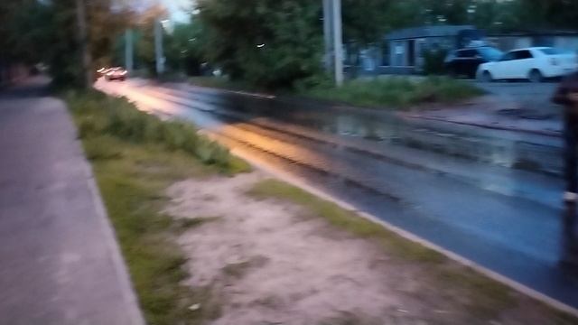В Казани прорвало канализацию. Вся улица Побежимова в говне и фекалиях. Исполком не реагирует. Позор