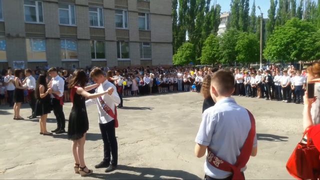 Танец на последний звонок. Школа 9 Херсон