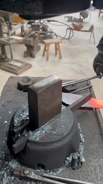 Red-Hot Steel Forging： Hammering, Shaping & Compressing ｜ So Satisfying