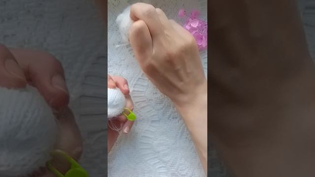 Оформление мордочки спящему котёнку