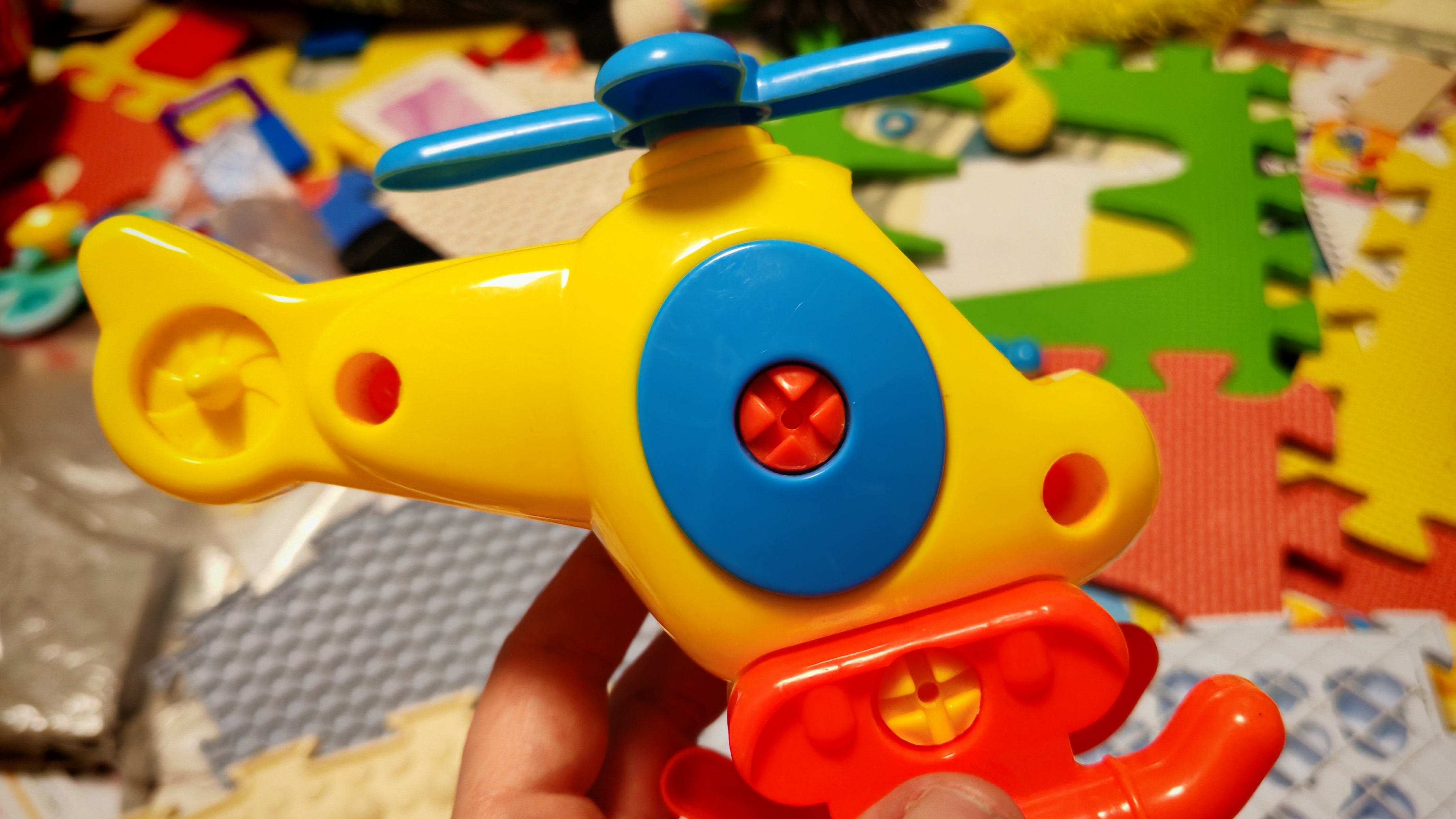 играем в вертолетик для малышей