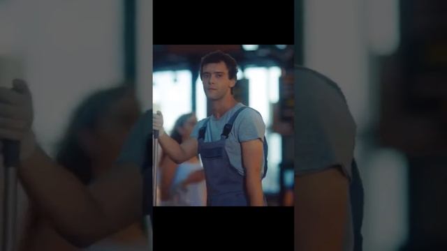 Уборщик проучил избалованную мажорку😏 Сериал: «Наша