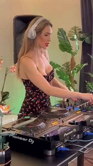 GOOD MUSIC FOR GOOD NIGHT🎶🔊💃🏼 #dj #melodictechno #dance #techno #music #progressivehouse