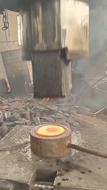 Satisfying Red-Hot Steel Forging： Precision and Power in Motion 🔥⚒️