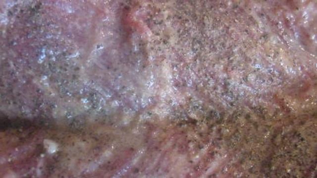 Говядина с маринованным луком