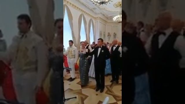 Завораживающее начало полонеза!