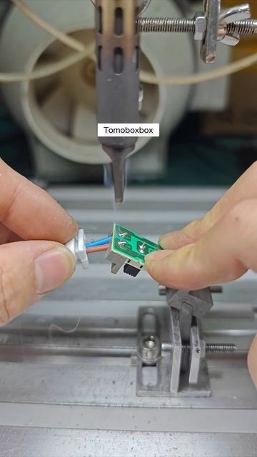 Satisfying Precision Soldering of Common Electronic Components with Laser Guidance