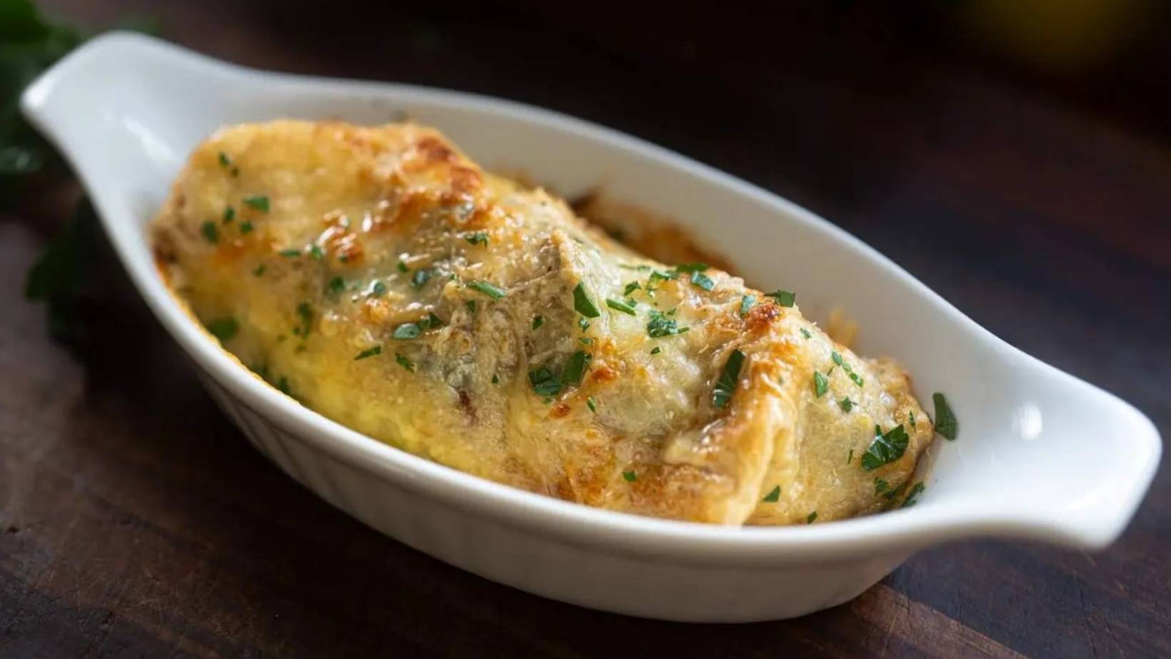 Нежные блинчики с курицей и грибами под сырной корочкой