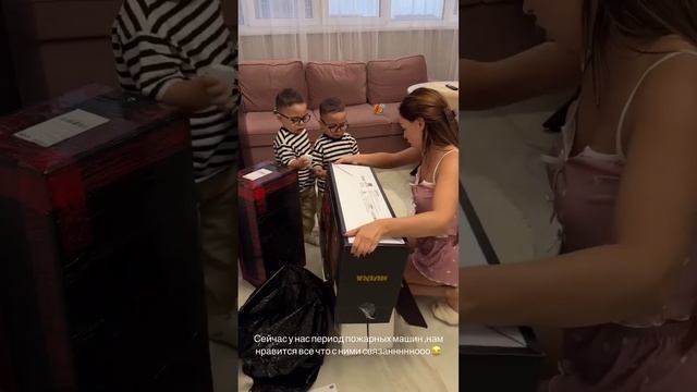 Юлёчек рассказала, что мужчина, который за ней ухаживает, также радует её мальчишек подарками ❤❤