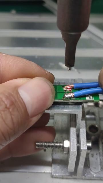 So Satisfying： Precision Soldering Electronic Components with a Semi-Automatic Machine