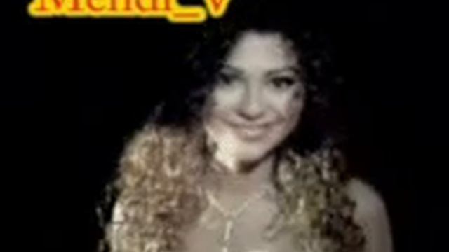 Восточная мусульманка дает
