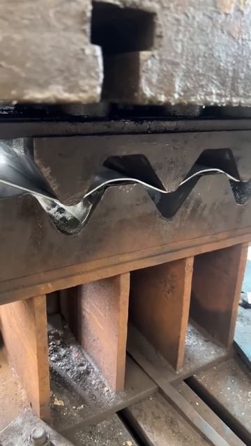Satisfying Metal Sheet Pressing - Perfect Shapes with Precision and Ease!