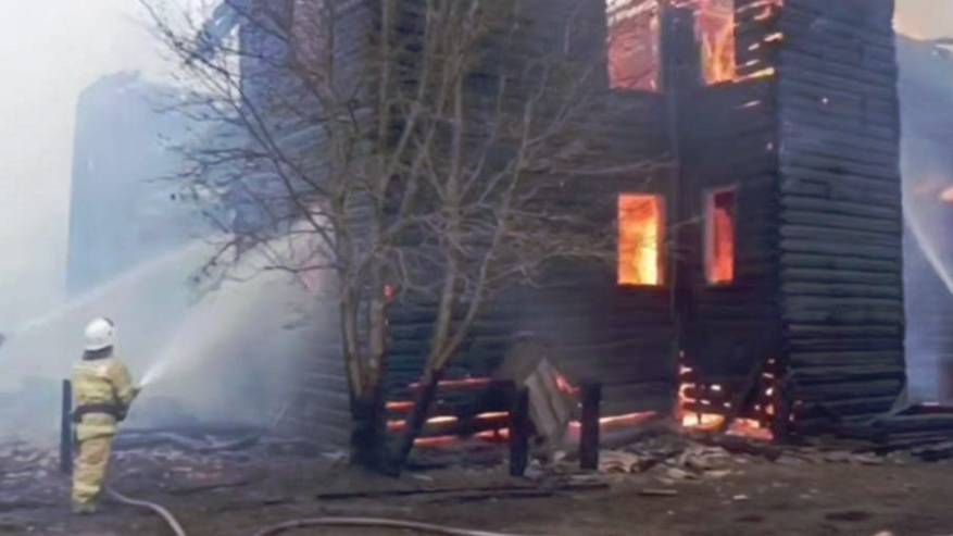 Пожилая женщина погибла при пожаре в Емецке Архангельской области