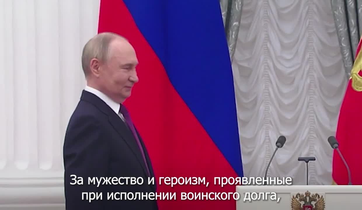 🎖 Президент России Владимир Путин наградил Звездой Героя России медсестру мотострелкового подраз...