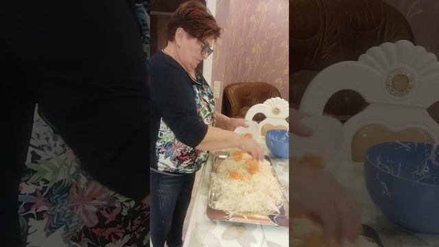 чтобы капуста была хрустящей, ее надо квасить в мужски