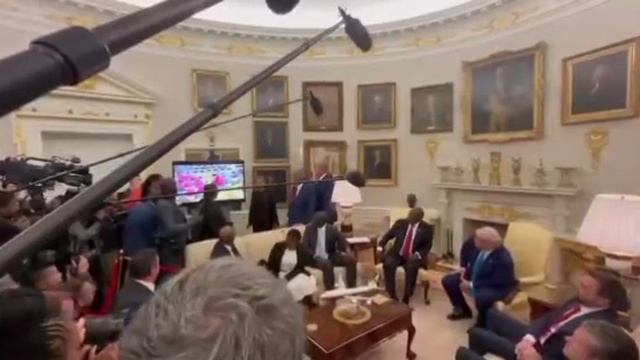 ⚡⚡⚡Опять в БЕЛОМ ДОМЕ скандал онлайн,на этот раз с президентом ЮАР.Трамп любит походу скандалы 🤣