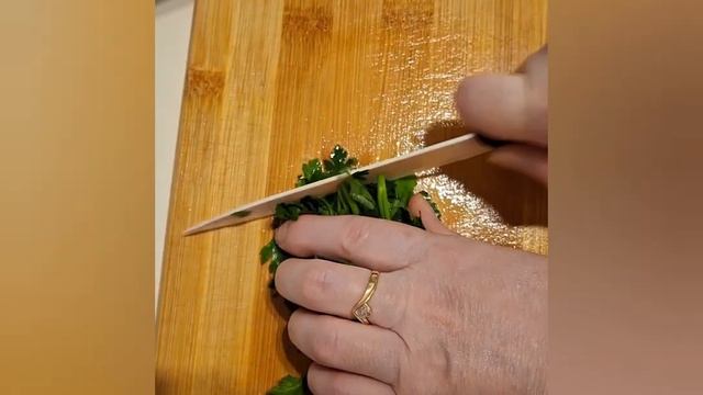 Овощной салат с пекинской капустой, огурцом и кукуруз?