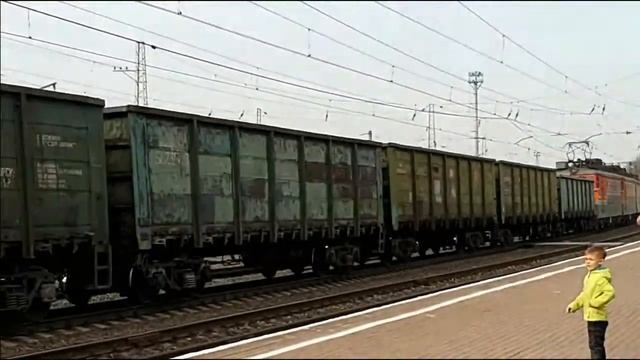 ДЖЕТТ НА ЖЕЛЕЗНОЙ ДОРОГЕ - СУПЕР КРЫЛЬЯ - ДЖЕТ СМОТРИТ ?