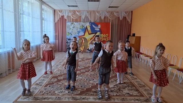 "Вот такие мы!", танец средней группы  "Губки бантиком".
