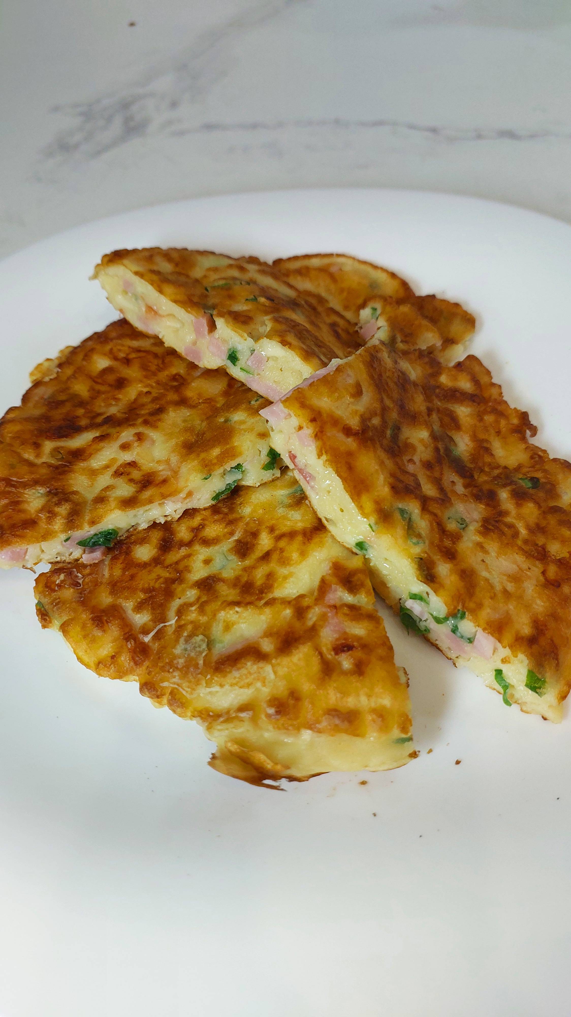 Лепешки с сыром и ветчиной