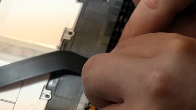 Замена шлейфа с разъемом питания на Samsung Galaxy Tab4 T530