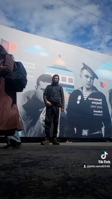 НА КНИЖНОМ САЛОНЕ В ПЕТЕРБУРГЕ