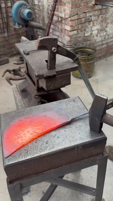 Red-Hot Steel Forging： Hammering & Shaping Molten Metal ｜ So Satisfying