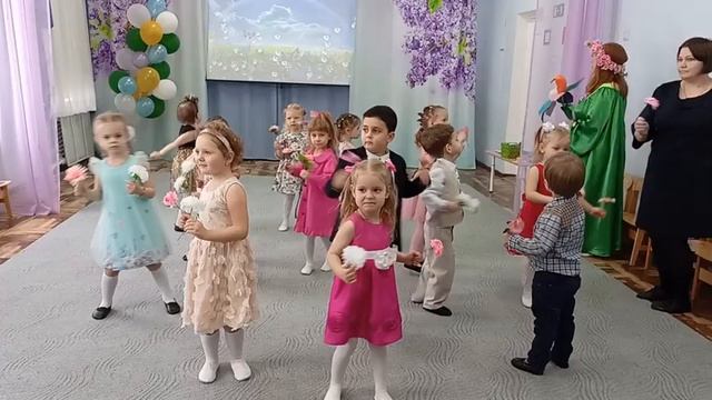 "Танец- игра с цветочками и бабочкой" / мл.гр./ Евтодьево
