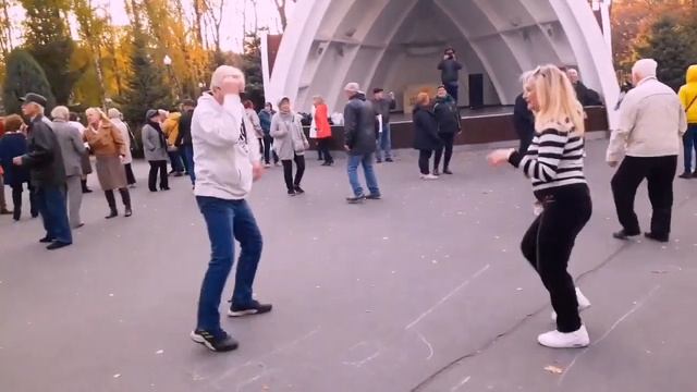 На берегу Чу я тебя ищу !!!💃🌹Танцы в парке Горького!!!?