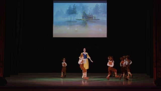 Танец "Белоснежка и семь гномов" Образцовый хореограф?