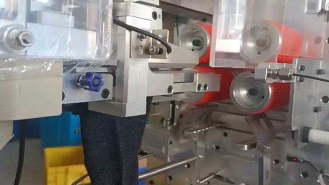 Автоматическая швейная машина для пришивания мыска носка с устройством выворотки. Марка SG-02