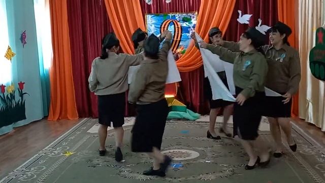 Танец "Катюша" воспитатели д/с "Жас-Балғын".