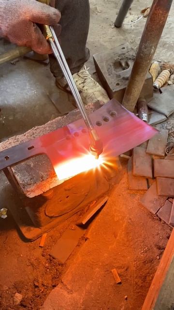 Super-Hard Steel Heat Treatment： Red-Hot Forging ASMR - So Satisfying!
