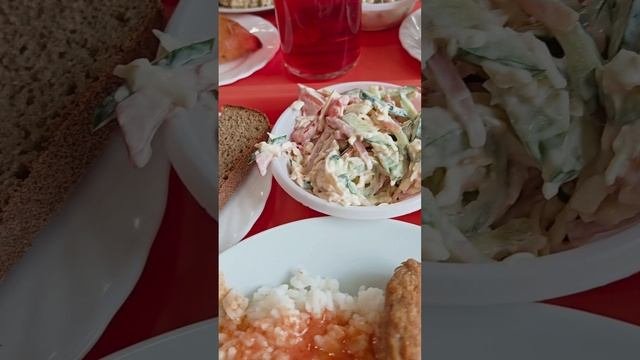 1000002398.mp4. ЗАШЛИ  В СТОЛОВУЮ