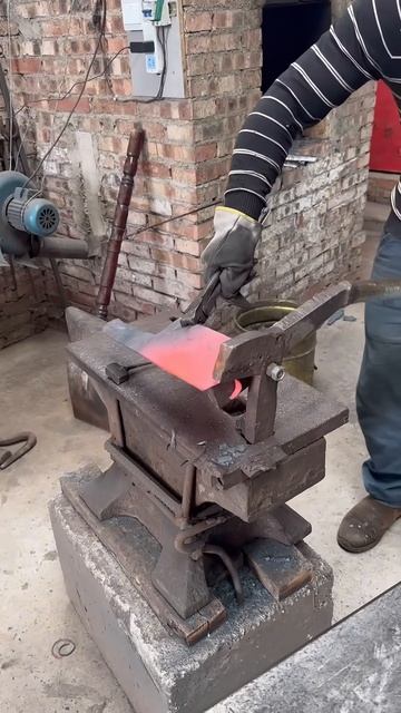 Red-Hot Steel Forging： Hammering & Shaping ASMR - So Satisfying!