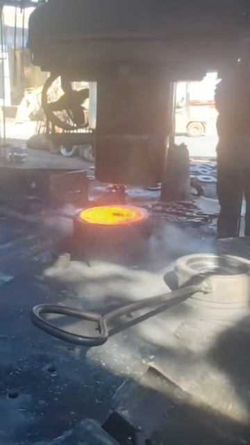 Red-Hot Steel Forging： Pressing Soft Like Taffy - So Satisfying!