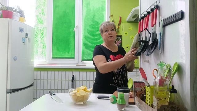 Капуста готова и картошечка к ней.