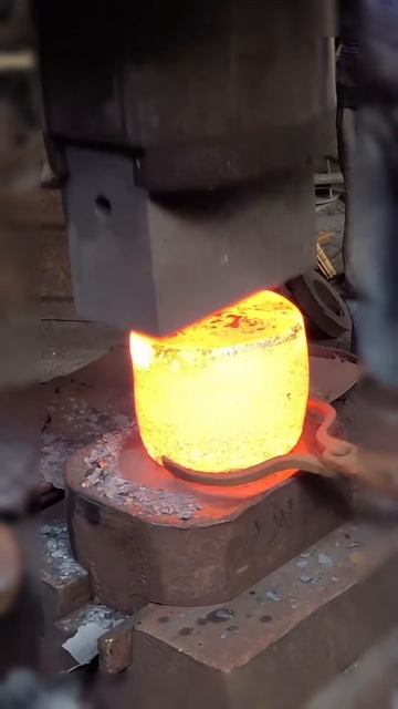 Red Hot Steel Forging： Shrinking Steel for a Perfect Solid Block