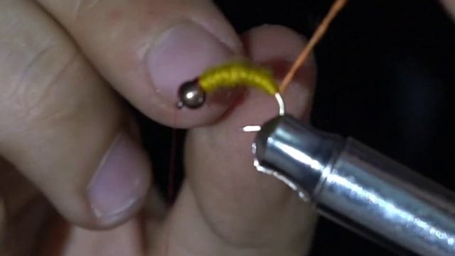 Лакамство для хариуса _ Осенняя мушка на хариуса -  оранжевая скрутка