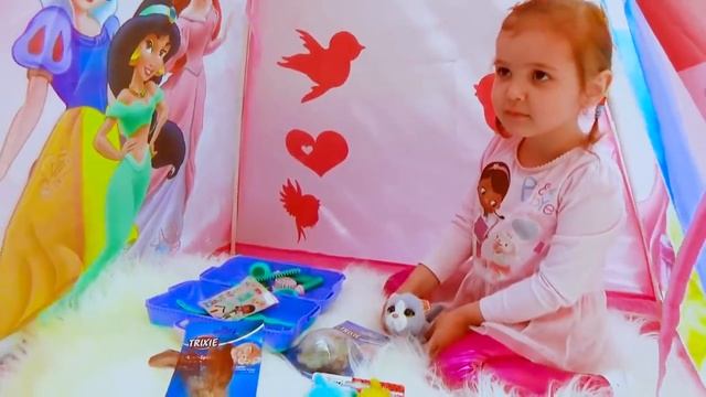 Мисс Кэйти и Мистер Макс (Miss Katy) Katy and dad play the Doctor with a cat