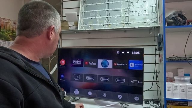 Телевизор Kivi  40FR50BR пытается загружаться с выключается. USB обновление решила проблему.
